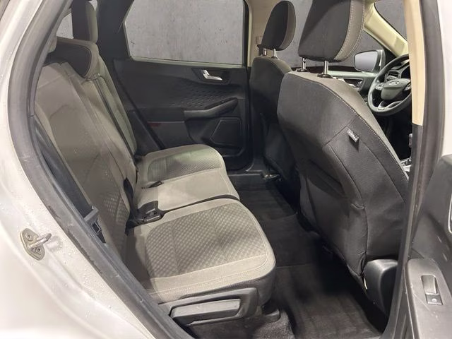 2020 Oxford White Ford Escape SE AWD SUV