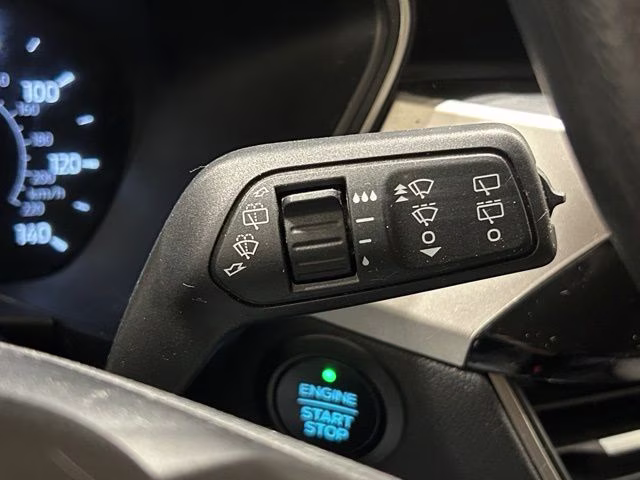 2020 Oxford White Ford Escape SE AWD SUV