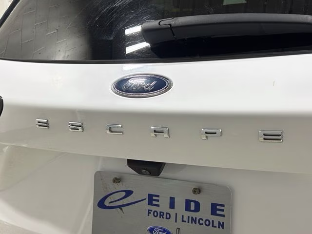 2020 Oxford White Ford Escape SE AWD SUV
