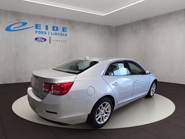 2013 Silver Ice Metallic Chevrolet Malibu LT FWD Sedan