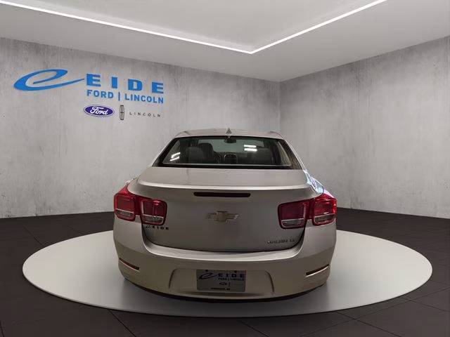 2013 Silver Ice Metallic Chevrolet Malibu LT FWD Sedan