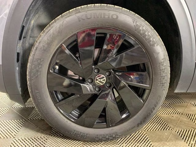 2026 Pure Gray Volkswagen Atlas 2.0T SE w/Technology AWD SUV