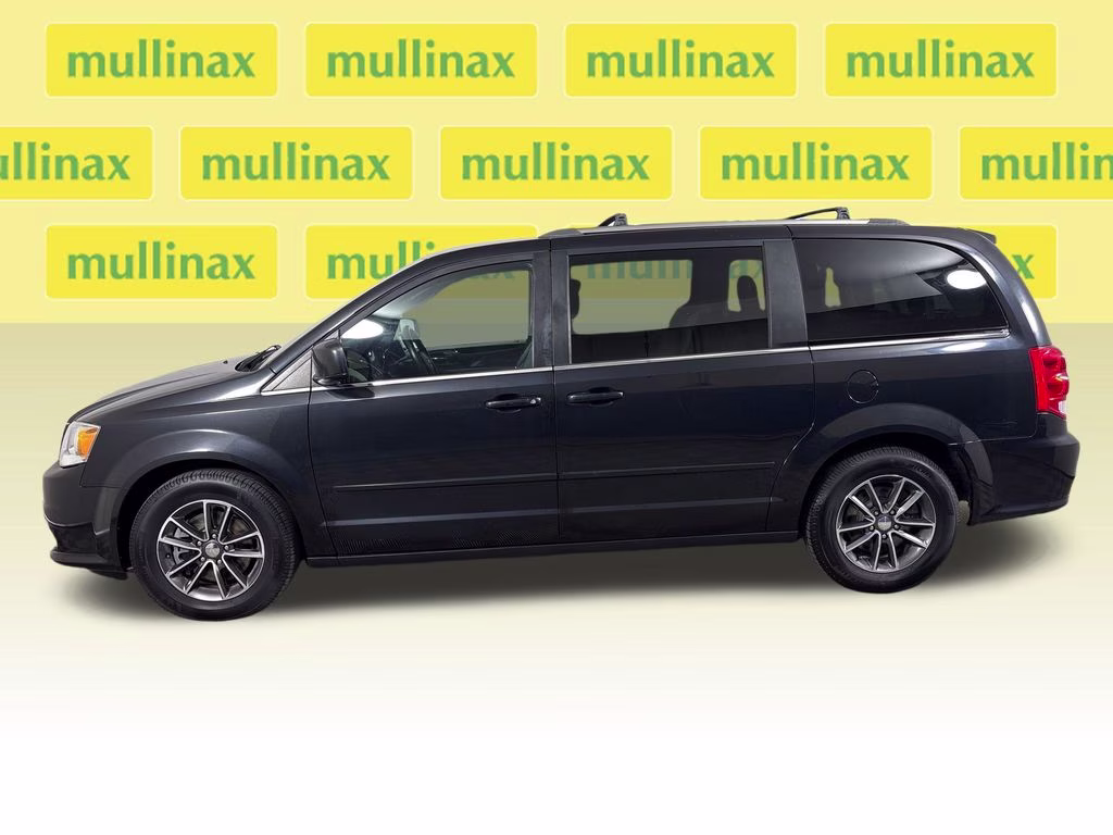 2017 Brilliant Black Crystal Pearlcoat Dodge Grand Caravan SXT FWD Van