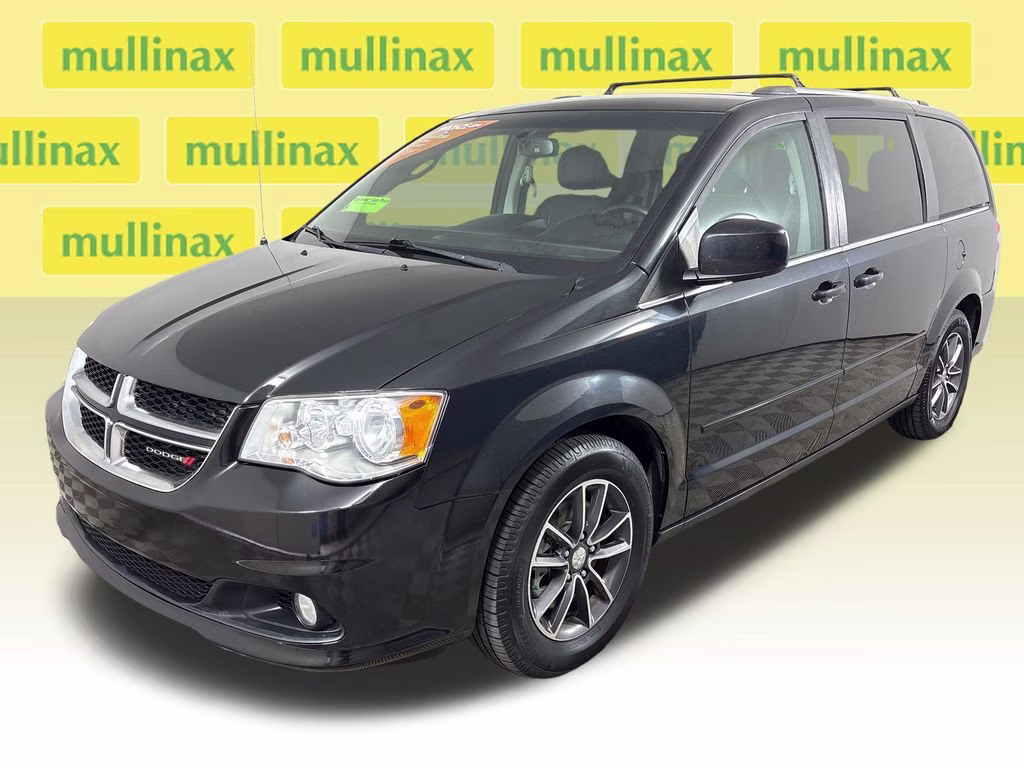 2017 Brilliant Black Crystal Pearlcoat Dodge Grand Caravan SXT FWD Van