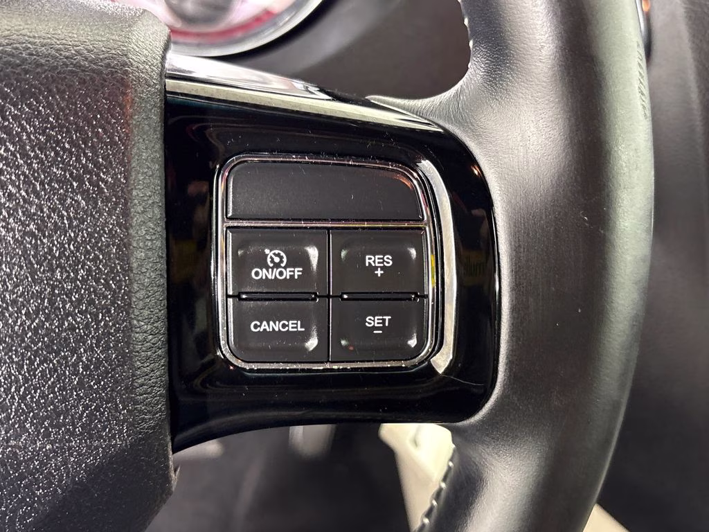 2017 Brilliant Black Crystal Pearlcoat Dodge Grand Caravan SXT FWD Van