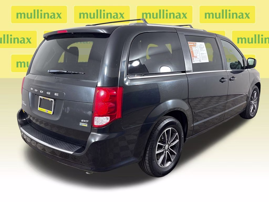 2017 Brilliant Black Crystal Pearlcoat Dodge Grand Caravan SXT FWD Van