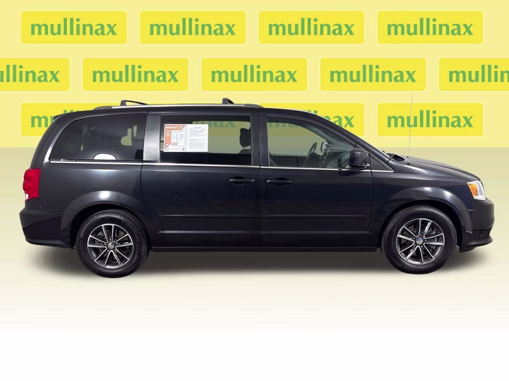 2017 Brilliant Black Crystal Pearlcoat Dodge Grand Caravan SXT FWD Van
