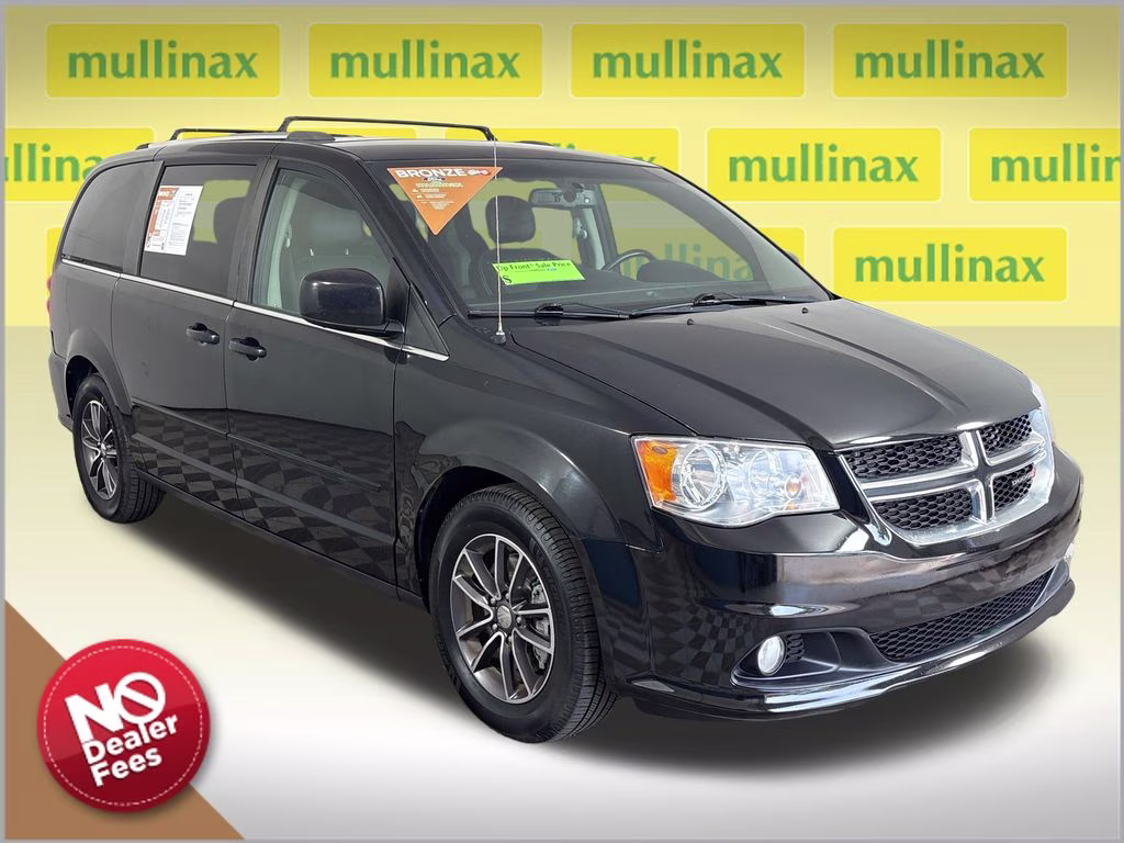 2017 Brilliant Black Crystal Pearlcoat Dodge Grand Caravan SXT FWD Van
