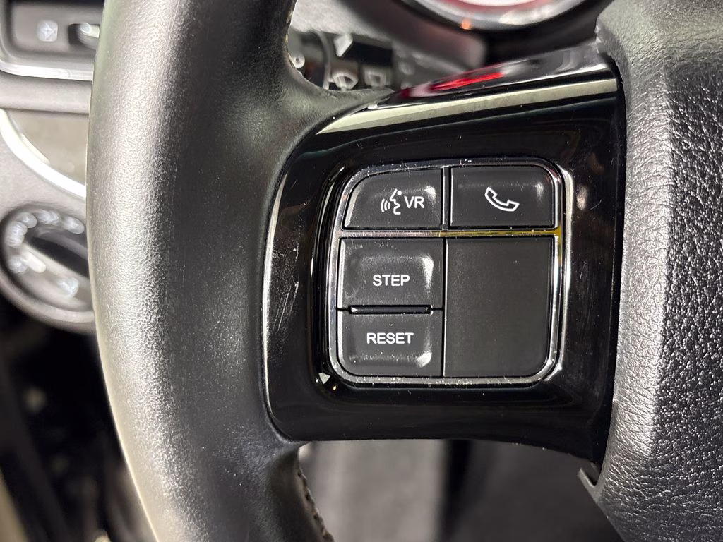 2017 Brilliant Black Crystal Pearlcoat Dodge Grand Caravan SXT FWD Van