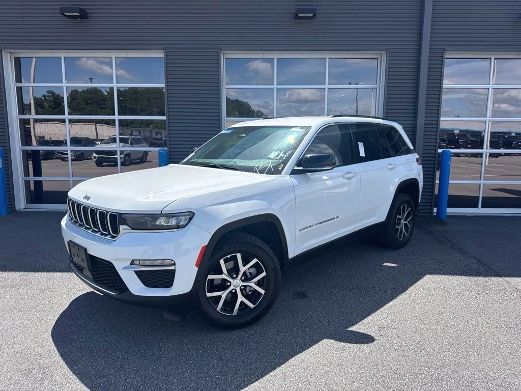 2024 Bright White Clearcoat Jeep Grand Cherokee Limited 4X4 SUV