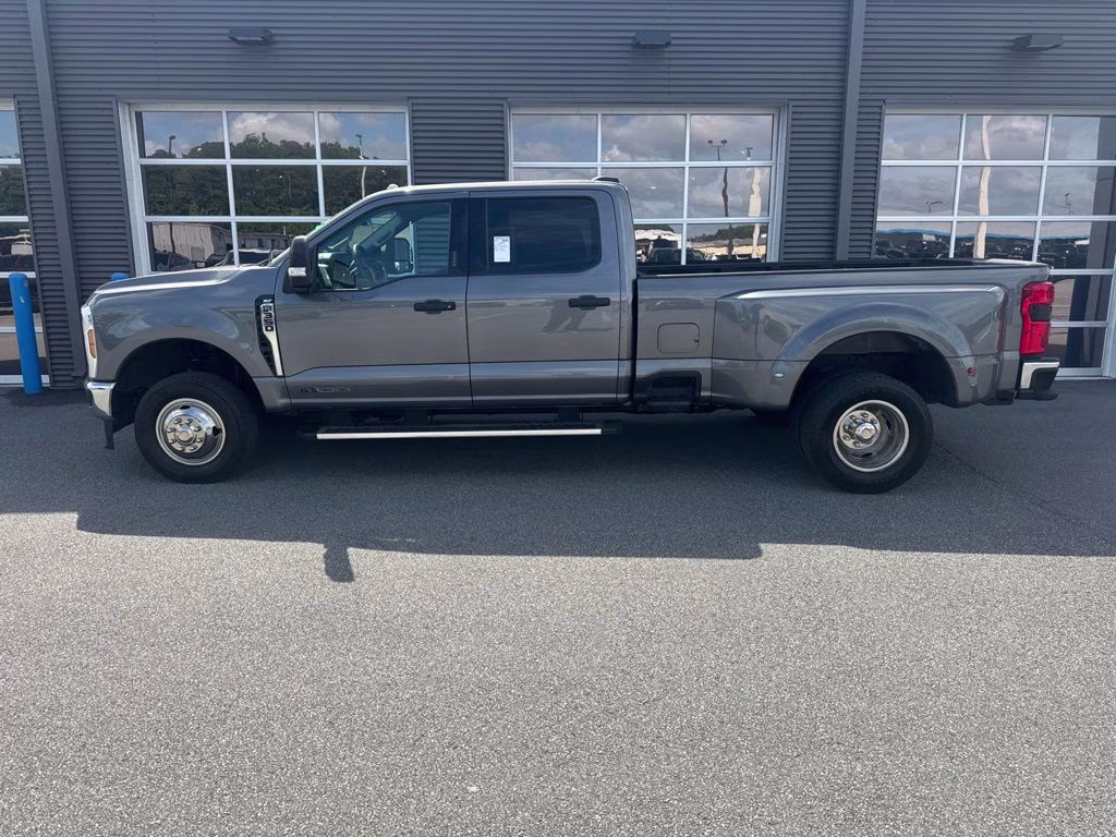 2024 Carbonized Gray Metallic Ford Super Duty F-350 DRW XLT 4X4 Truck