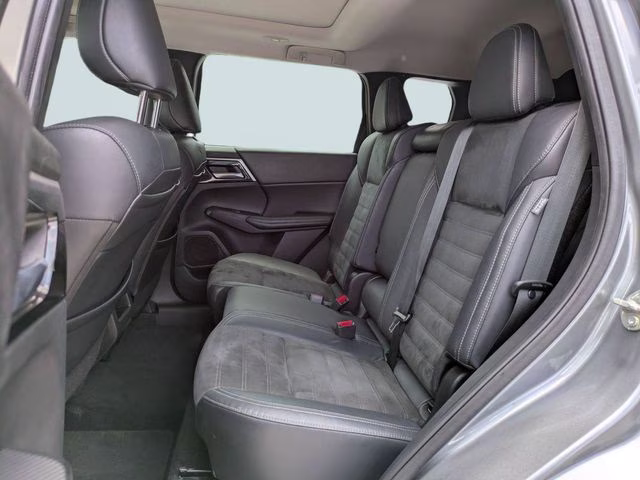 2022 Gray Mitsubishi Outlander SE Launch Edition FWD SUV
