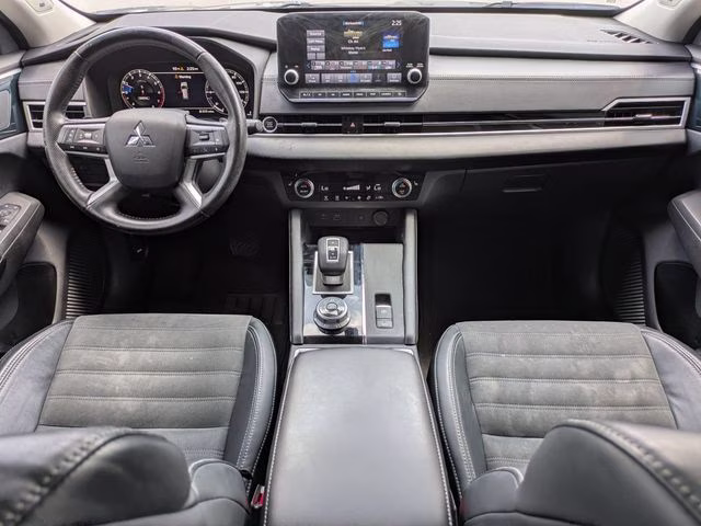 2022 Gray Mitsubishi Outlander SE Launch Edition FWD SUV