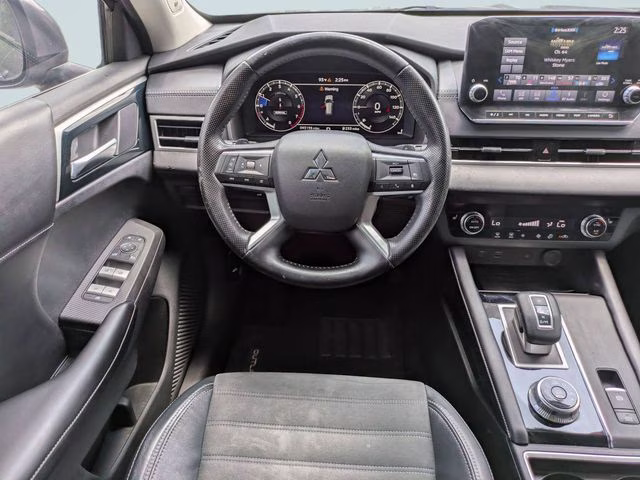 2022 Gray Mitsubishi Outlander SE Launch Edition FWD SUV