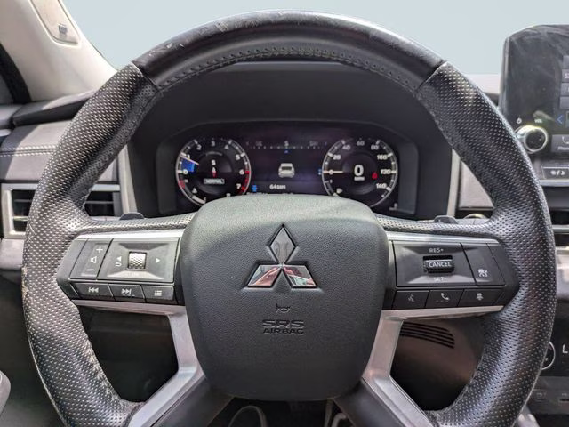2022 Gray Mitsubishi Outlander SE Launch Edition FWD SUV