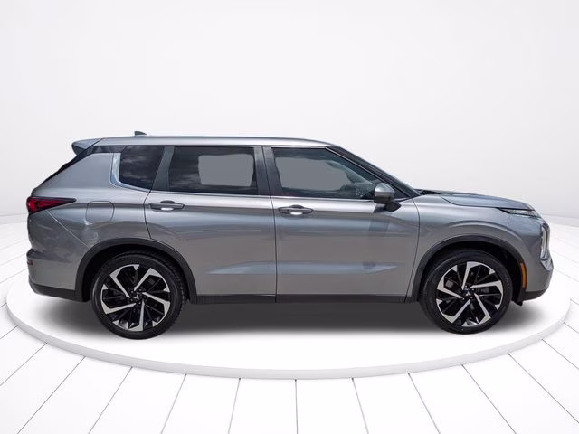 2022 Gray Mitsubishi Outlander SE Launch Edition FWD SUV