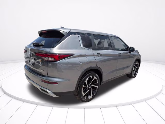 2022 Gray Mitsubishi Outlander SE Launch Edition FWD SUV