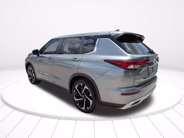 2022 Gray Mitsubishi Outlander SE Launch Edition FWD SUV