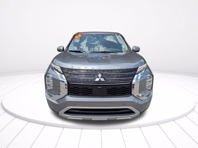 2022 Gray Mitsubishi Outlander SE Launch Edition FWD SUV