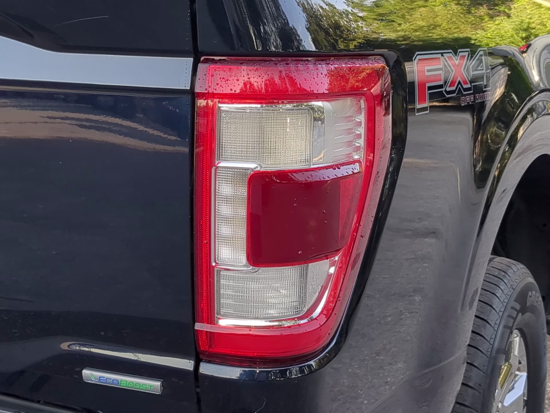 2021 Antimatter Blue Metallic Ford F-150 LARIAT Crew Cab Pickup 4X4 Truck