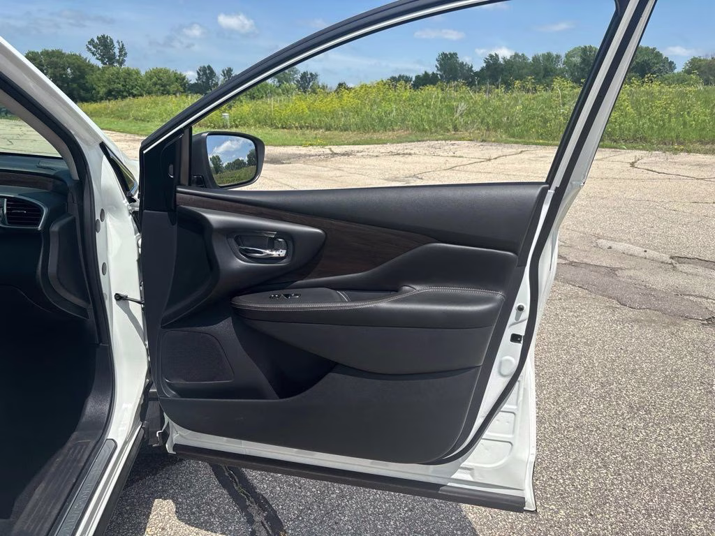 2022 Brilliant Silver Metallic Nissan Murano Platinum AWD SUV