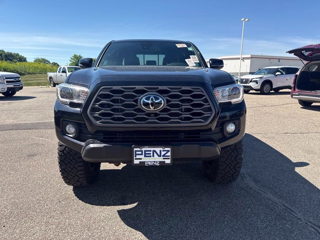 2020 Midnight Black Metallic Toyota Tacoma SR5 4X4 Truck