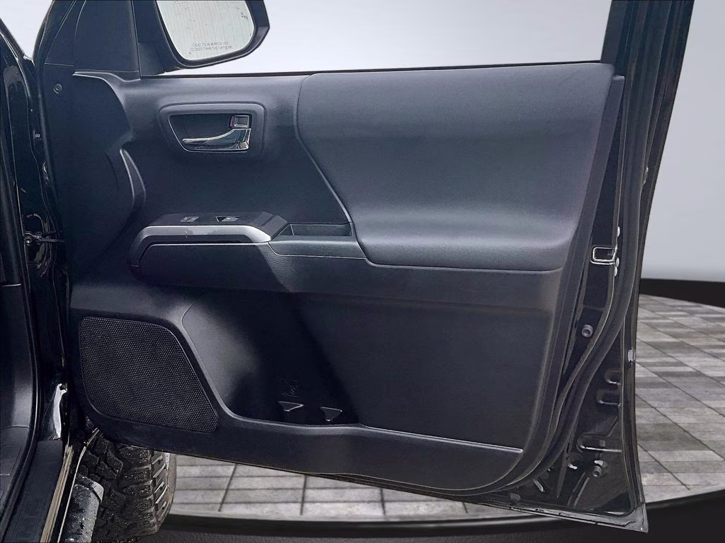 2020 Midnight Black Metallic Toyota Tacoma SR5 4X4 Truck