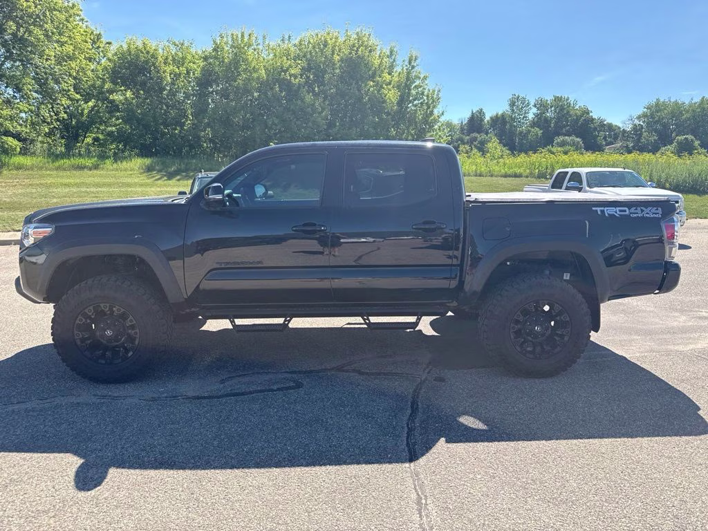 2020 Midnight Black Metallic Toyota Tacoma SR5 4X4 Truck