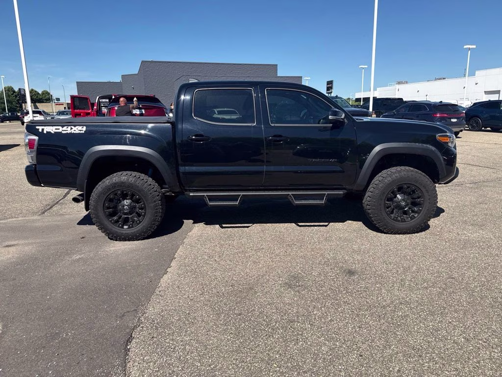2020 Midnight Black Metallic Toyota Tacoma SR5 4X4 Truck