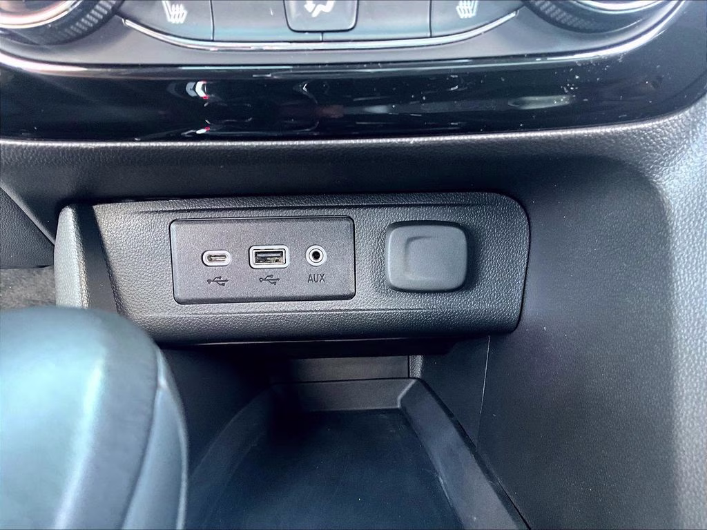 2023 White Frost Tricoat Buick Encore GX Preferred AWD SUV