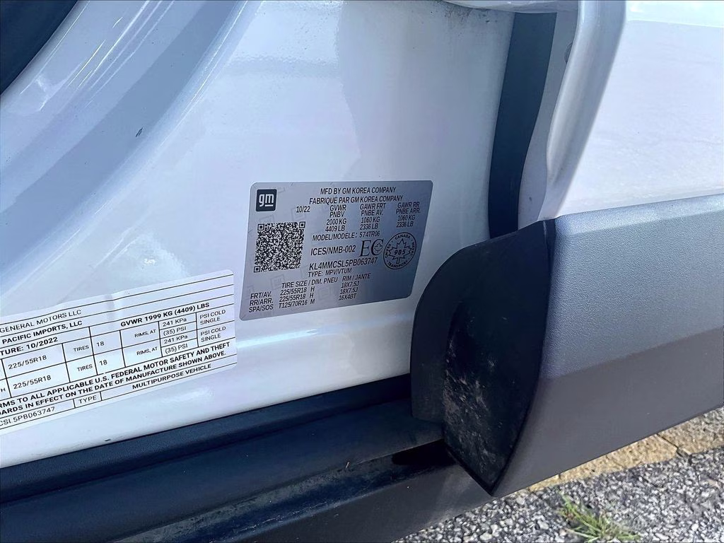 2023 White Frost Tricoat Buick Encore GX Preferred AWD SUV