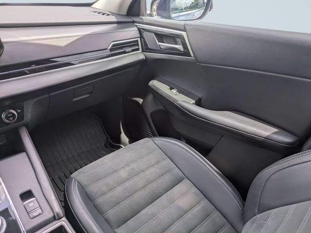 2024 Cosmic Blue Metallic Mitsubishi Outlander SE FWD SUV