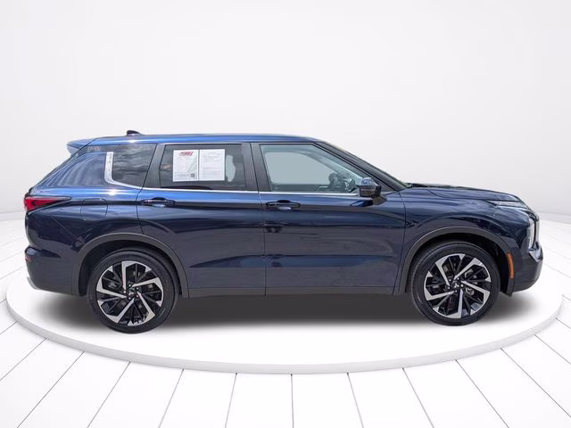 2024 Cosmic Blue Metallic Mitsubishi Outlander SE FWD SUV