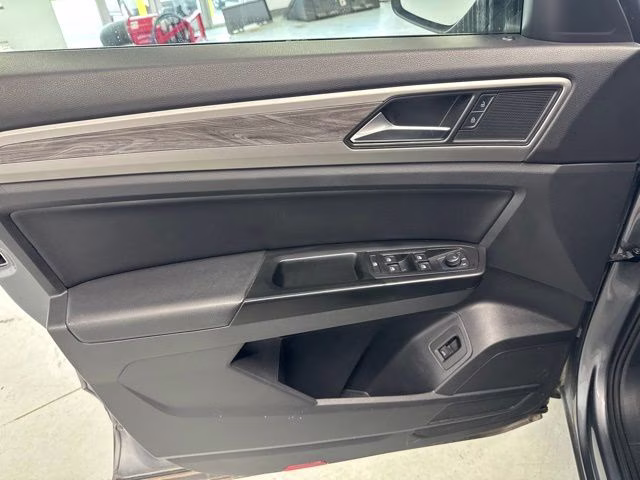 2020 Platinum Gray Metallic Volkswagen Atlas Cross Sport 3.6L V6 SE w/Technology R-Line AWD SUV