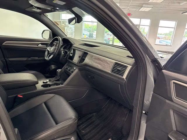 2020 Platinum Gray Metallic Volkswagen Atlas Cross Sport 3.6L V6 SE w/Technology R-Line AWD SUV