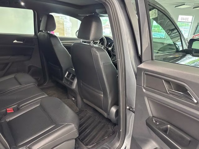 2020 Platinum Gray Metallic Volkswagen Atlas Cross Sport 3.6L V6 SE w/Technology R-Line AWD SUV