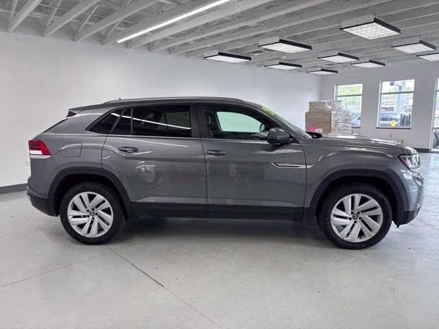 2020 Platinum Gray Metallic Volkswagen Atlas Cross Sport 3.6L V6 SE w/Technology R-Line AWD SUV