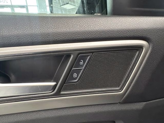 2020 Platinum Gray Metallic Volkswagen Atlas Cross Sport 3.6L V6 SE w/Technology R-Line AWD SUV