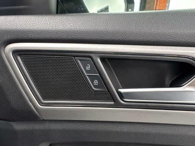 2020 Platinum Gray Metallic Volkswagen Atlas Cross Sport 3.6L V6 SE w/Technology R-Line AWD SUV