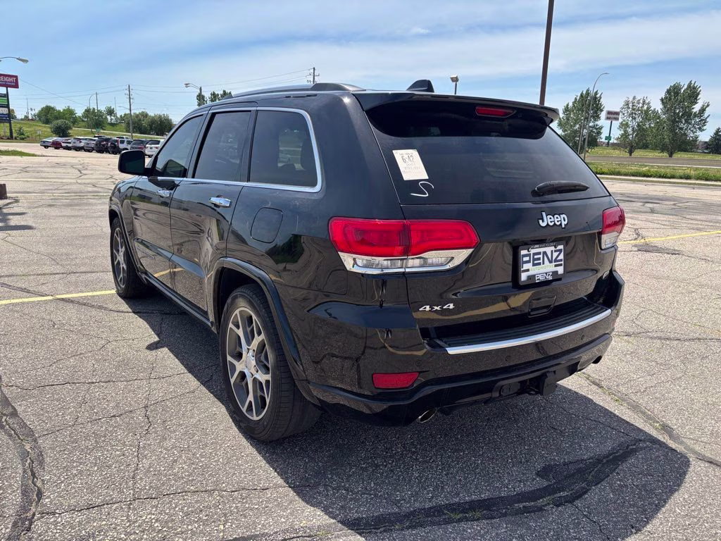 2021 Diamond Black Crystal Pearlcoat Jeep Grand Cherokee Overland 4X4 SUV