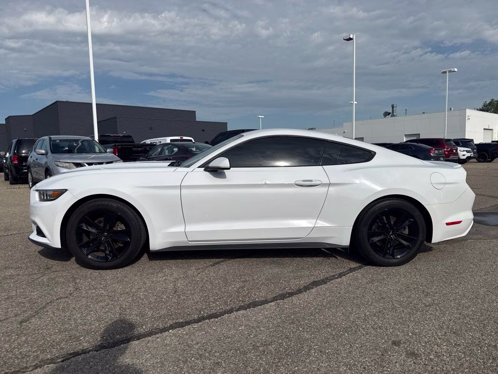 2016 Oxford White Ford Mustang EcoBoost RWD Coupe