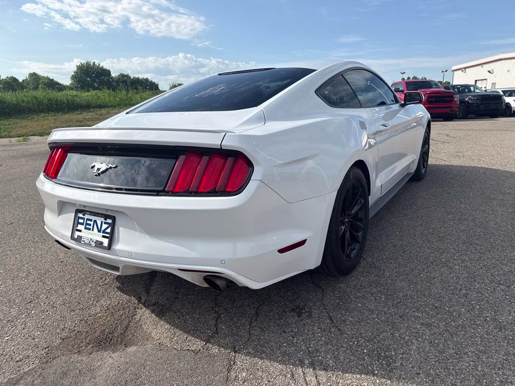 2016 Oxford White Ford Mustang EcoBoost RWD Coupe
