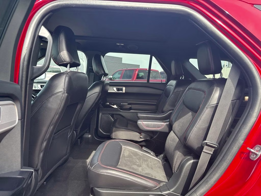 2024 Rapid Red Metallic Tinted Clearcoat Ford Explorer ST-Line 4X4 SUV