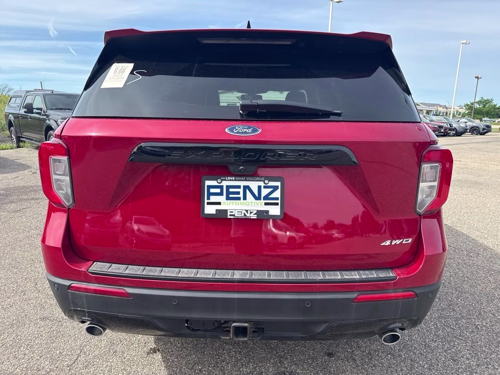 2024 Rapid Red Metallic Tinted Clearcoat Ford Explorer ST-Line 4X4 SUV