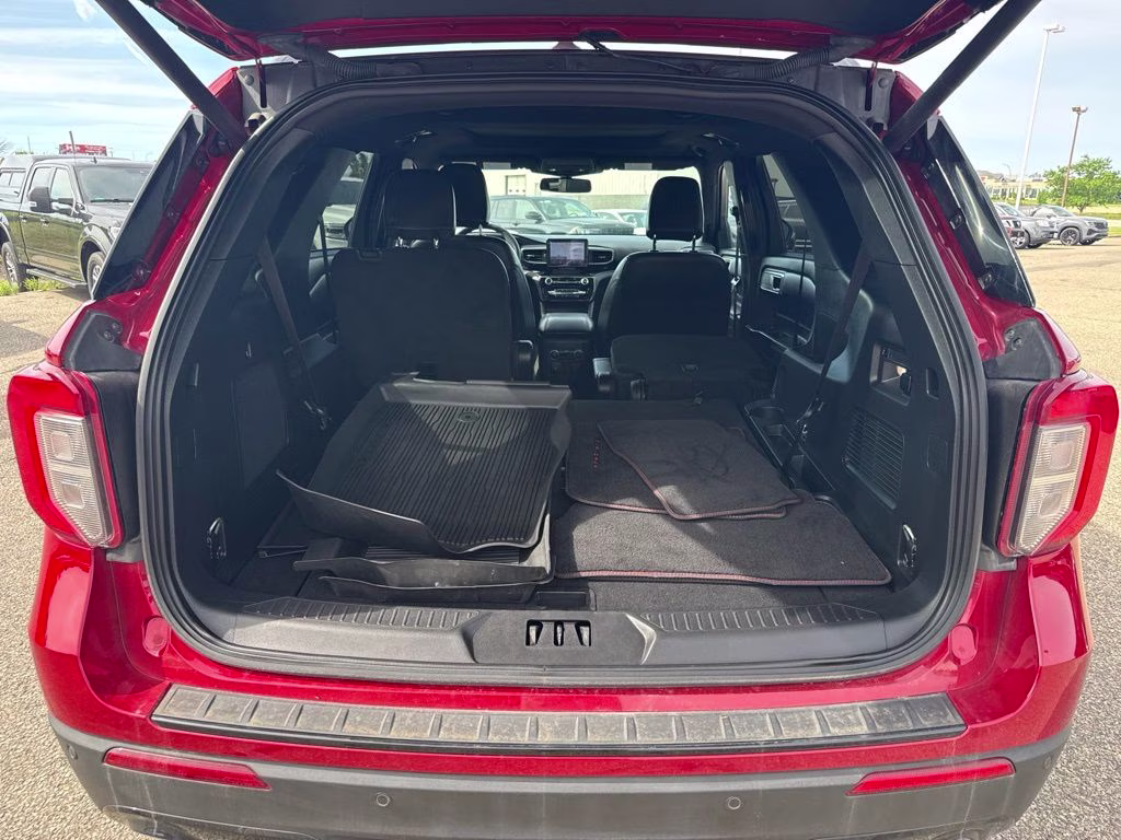 2024 Rapid Red Metallic Tinted Clearcoat Ford Explorer ST-Line 4X4 SUV