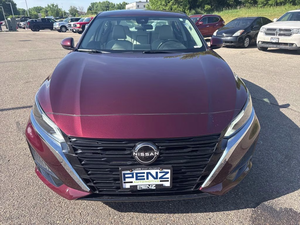2023 Garnet Pearl Metallic Nissan Altima 2.5 SV AWD Sedan