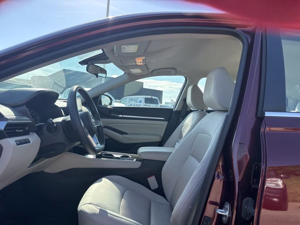 2023 Garnet Pearl Metallic Nissan Altima 2.5 SV AWD Sedan