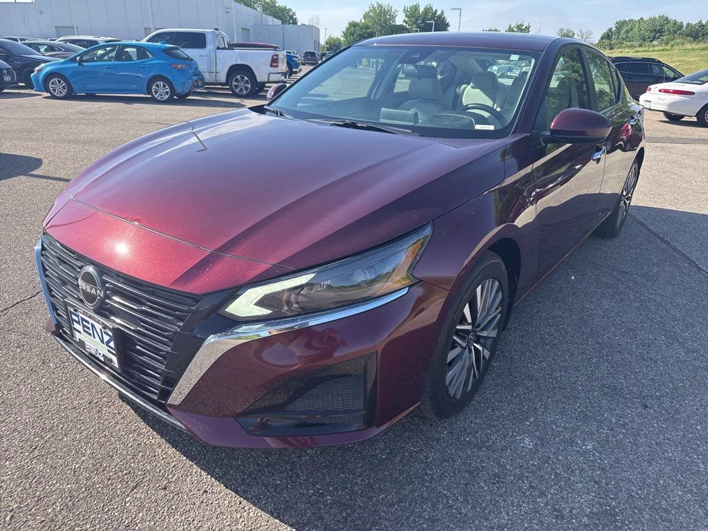 2023 Garnet Pearl Metallic Nissan Altima 2.5 SV AWD Sedan