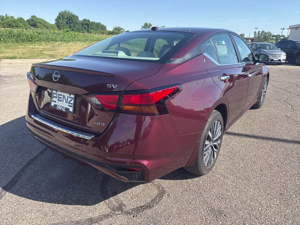 2023 Garnet Pearl Metallic Nissan Altima 2.5 SV AWD Sedan