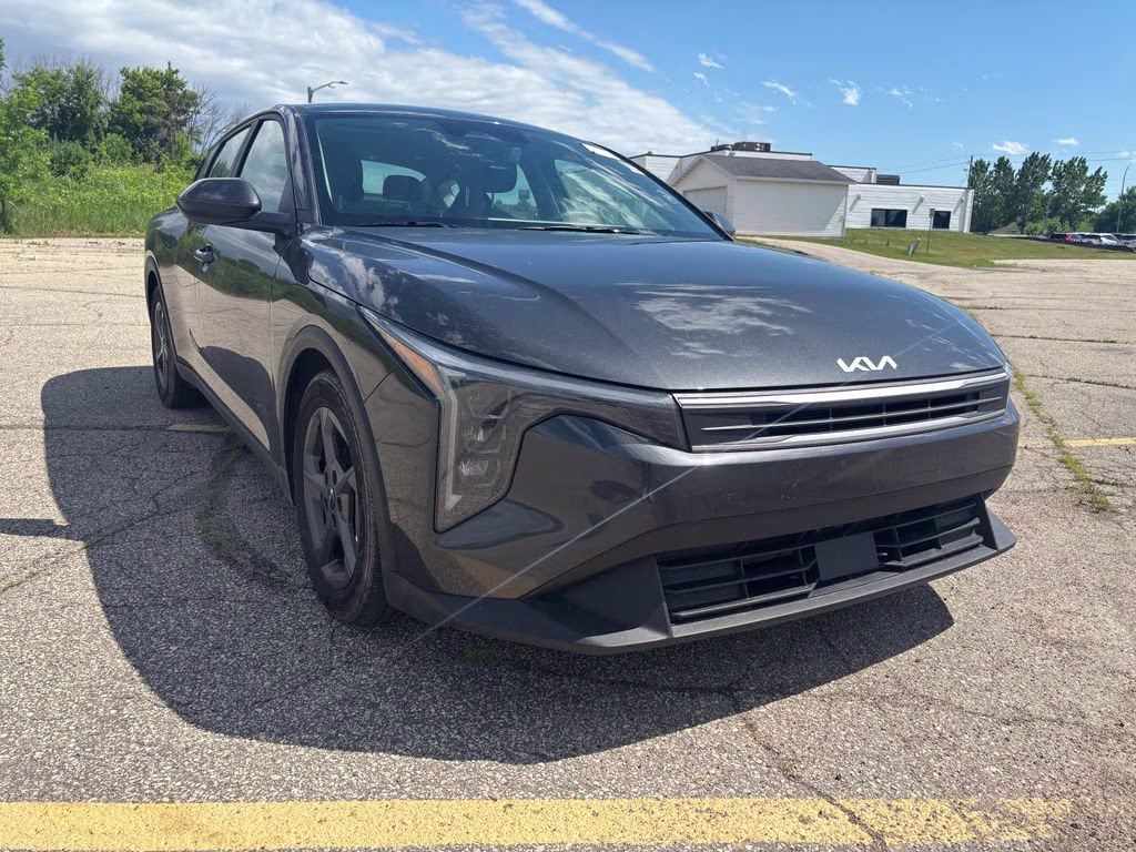2025 Interstellar Gray Kia K4 LXS FWD Sedan